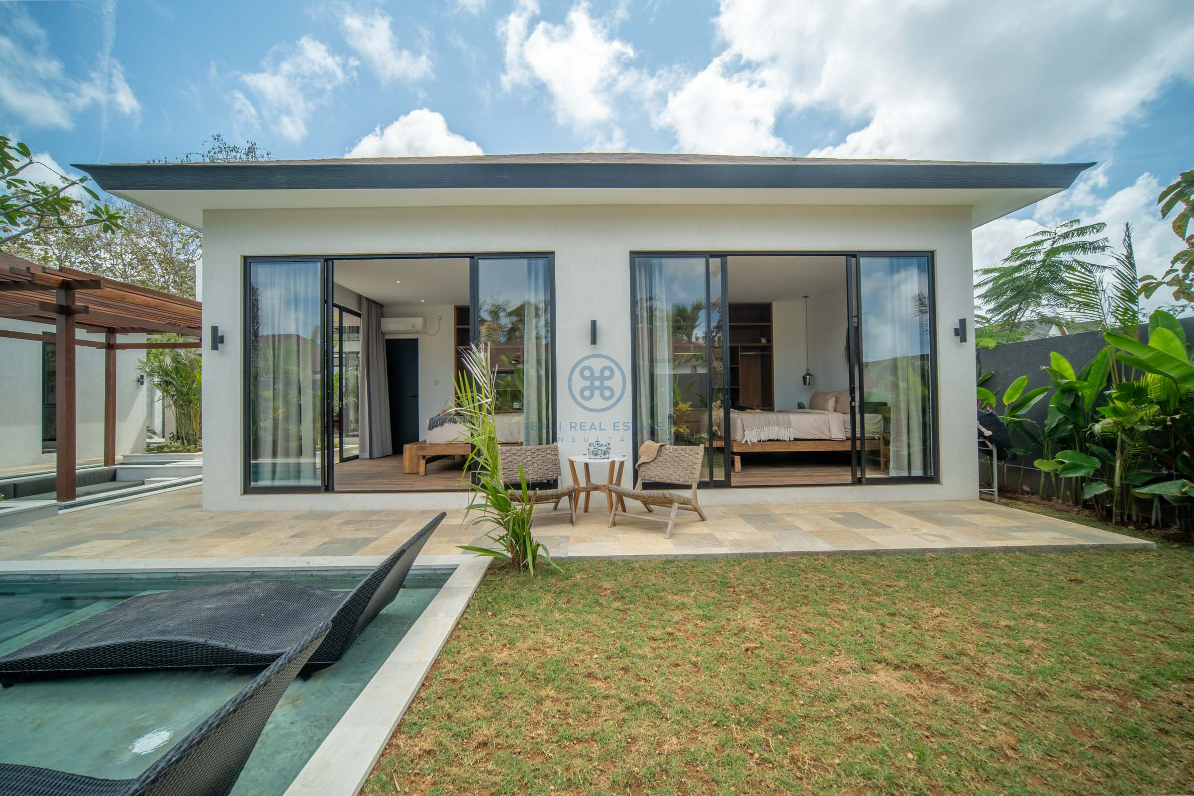 newly-built-4-bedroom-bright-boho-villa-drives-away-from-the-beach-in-ungasan-for-sale-rent-17
