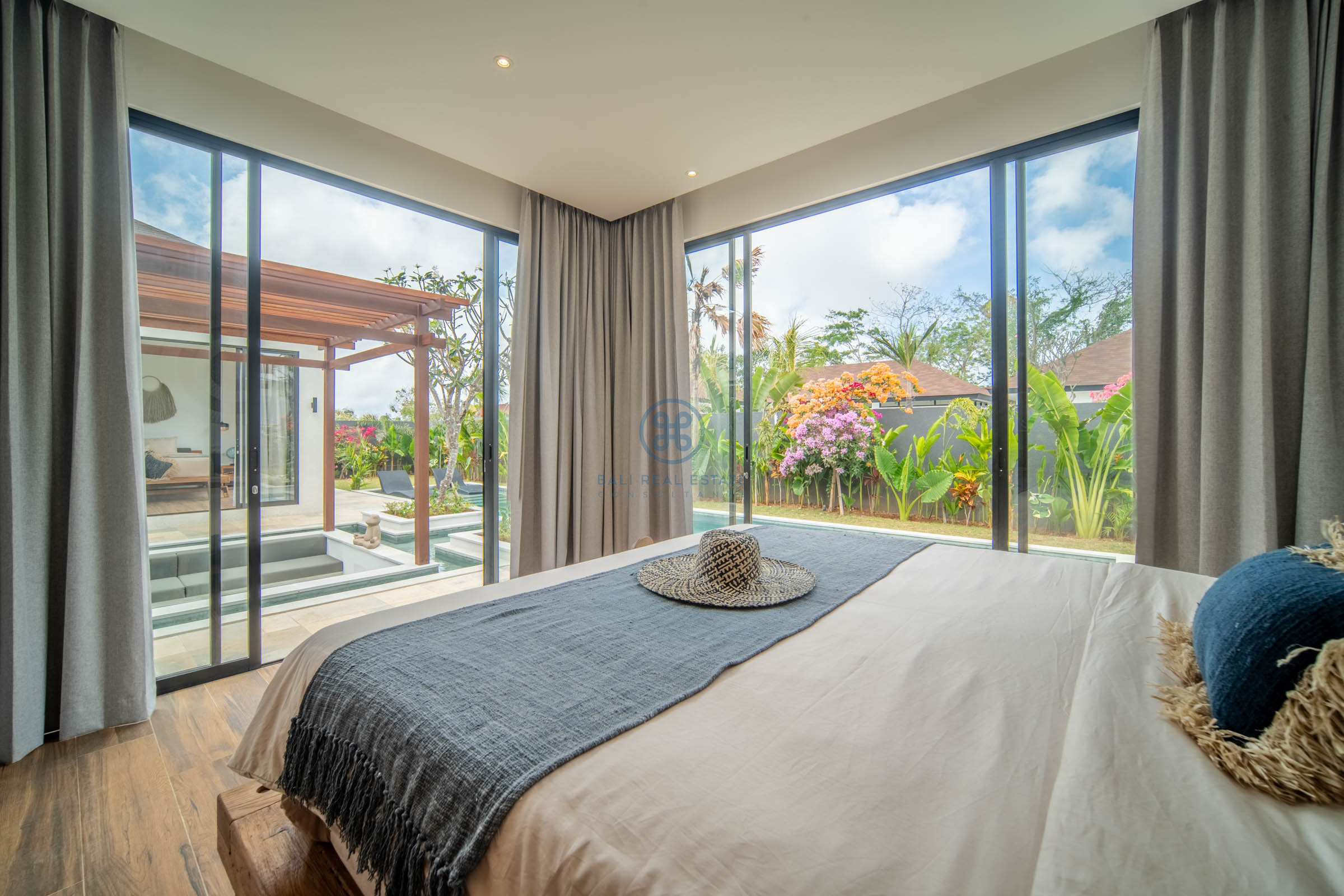 newly-built-4-bedroom-bright-boho-villa-drives-away-from-the-beach-in-ungasan-for-sale-rent-27