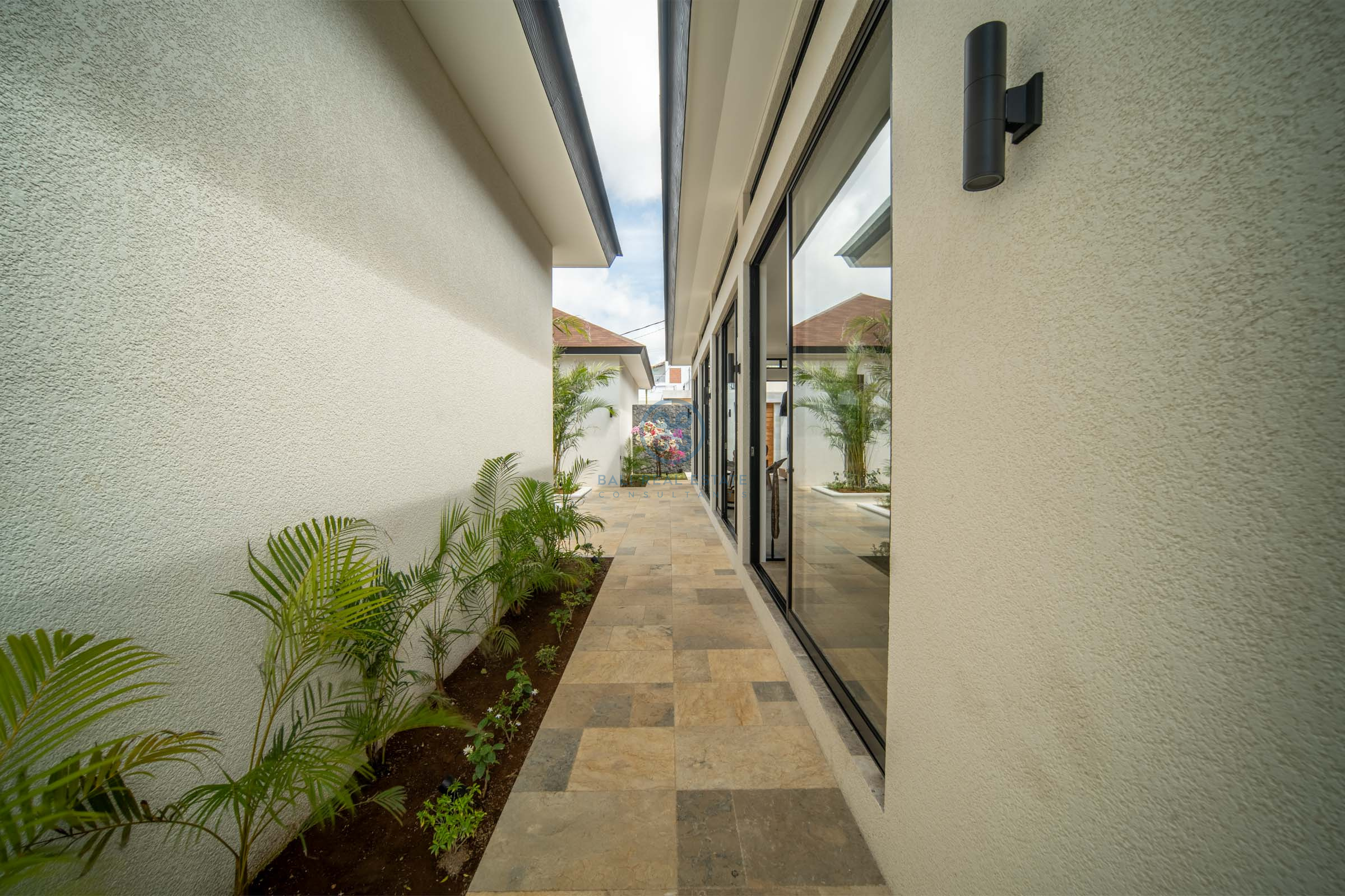 newly-built-4-bedroom-bright-boho-villa-drives-away-from-the-beach-in-ungasan-for-sale-rent-4