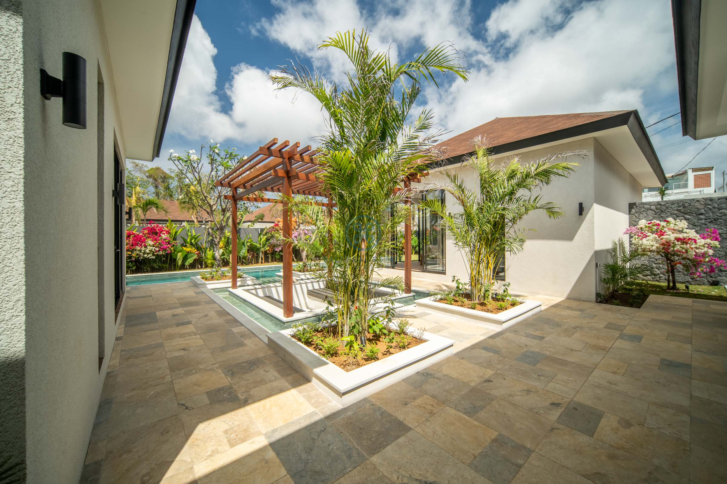 newly-built-4-bedroom-bright-boho-villa-drives-away-from-the-beach-in-ungasan-for-sale-rent-5