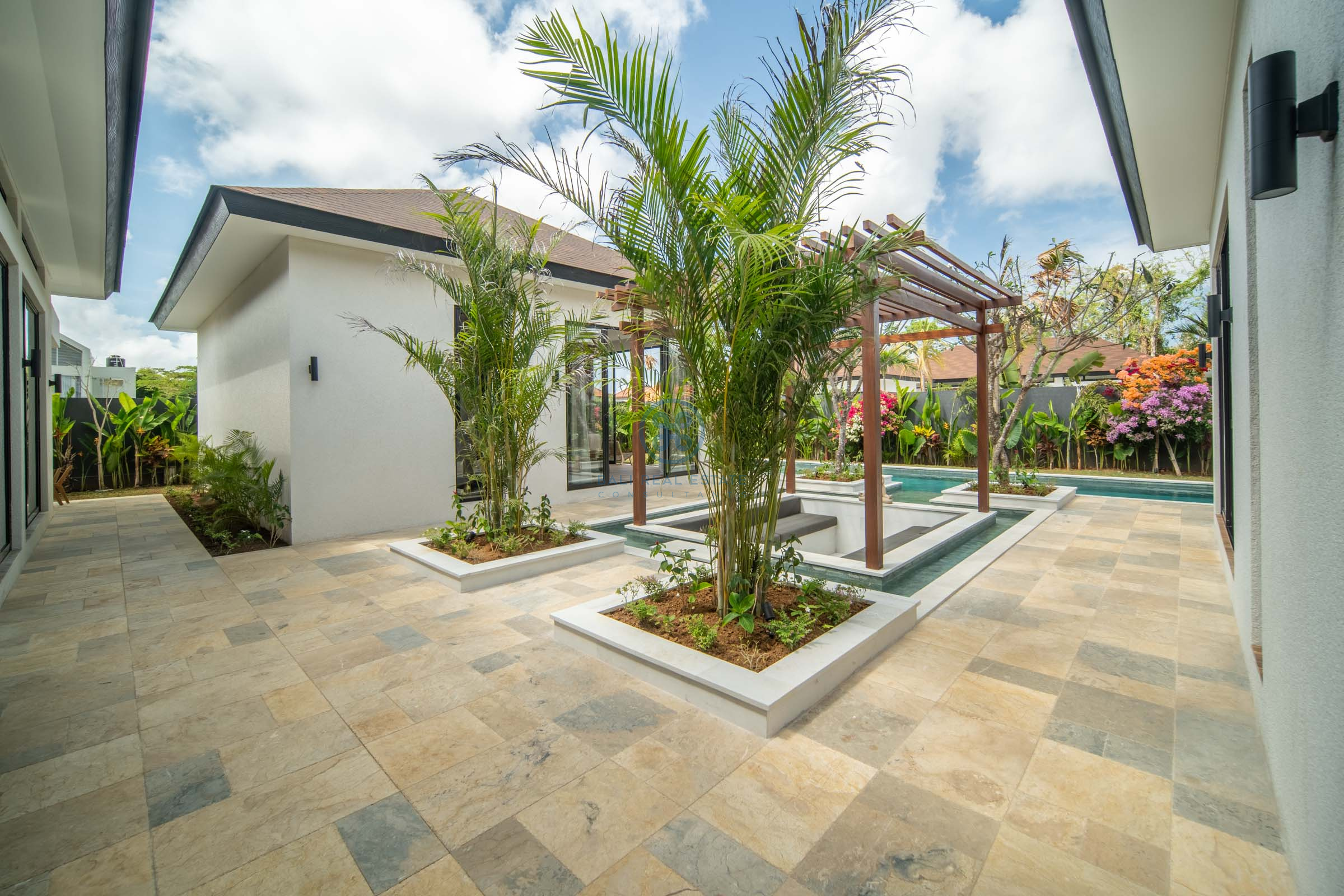 newly-built-4-bedroom-bright-boho-villa-drives-away-from-the-beach-in-ungasan-for-sale-rent-7