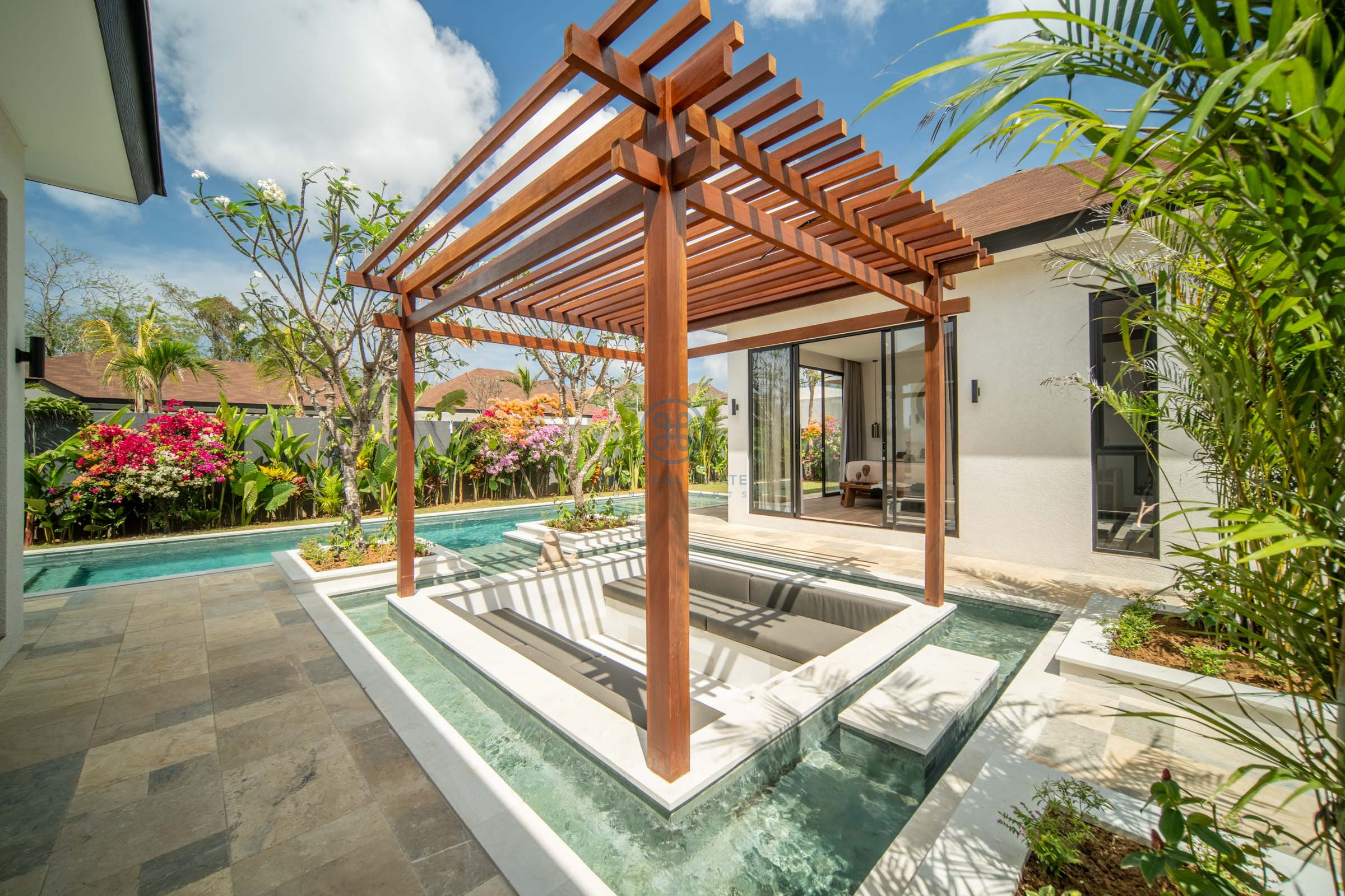 newly-built-4-bedroom-bright-boho-villa-drives-away-from-the-beach-in-ungasan-for-sale-rent-9